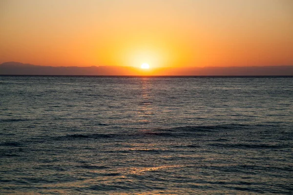 Vista Madrugada Del Mar Mediterráneo Sol Saliendo Detrás Las Montañas — Foto de Stock