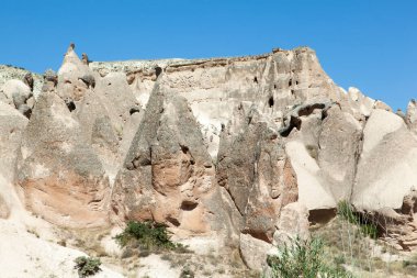Kızıl Vadi, Kapadokya bölgesinde (Türkiye) aşınmış kaya oluşumlarının manzarası).