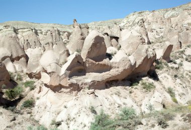 Kızıl Vadi, Kapadokya bölgesindeki (Türkiye) ünlü aşınmış kaya oluşumlarının manzarası).
