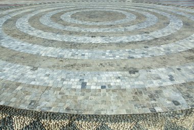 Kemer tatil beldesinde (Türkiye) bir çember şeklindeki ana kare zemin soyut görünümü).
