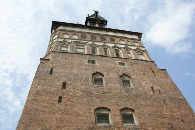 16. yüzyıl tarihi hapishane kulesinin Gdansk eski kasabasındaki manzarası (Polonya).