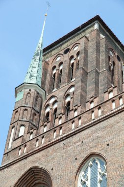 16. yüzyılın St. Mary Kilisesi, dünyanın en uzun ortaçağ tuğla kiliselerinden biridir (Gdansk, Polonya).