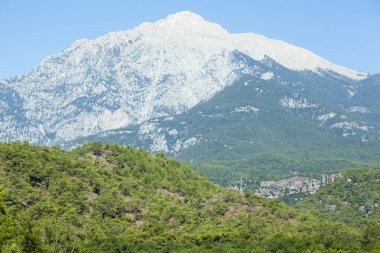 Antalya bölgesinde 2366 metreye ulaşan en yüksek dağ olan Lycian Olympus olarak da bilinen Tahtali Dagi 'nin sabah manzarası (Türkiye).