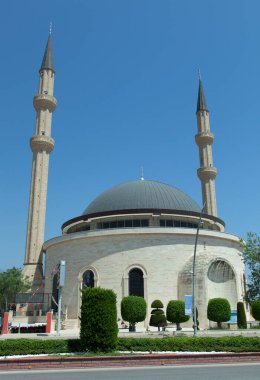 Kemer tatil köyünün sabah manzarası en büyük camii (Türkiye). 