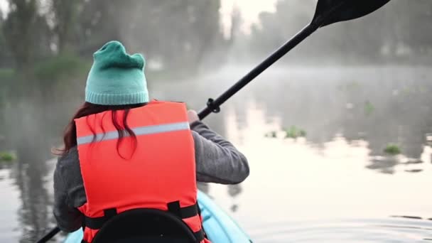 Young Woman Paddling Kayak Canals Xochimilco Mexico — Stock Video