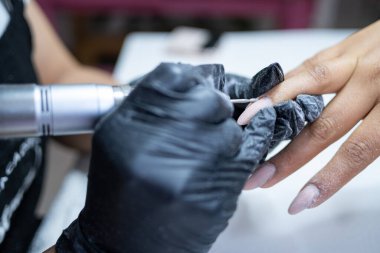 Motorlu dosya ile tırnak dosyalama ayrıntıları