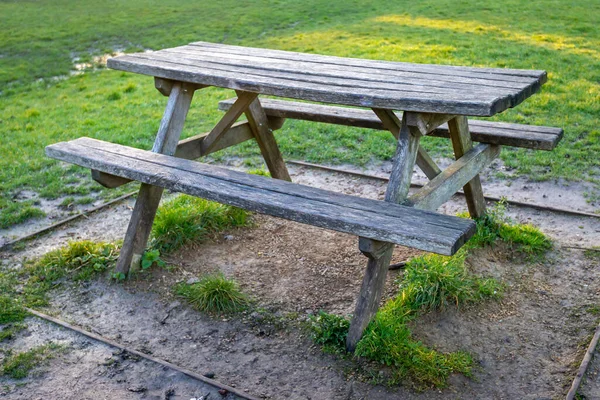 Old Rustic Weathered Wood Picnic Table Family Sized Table Attached — Stock Photo, Image
