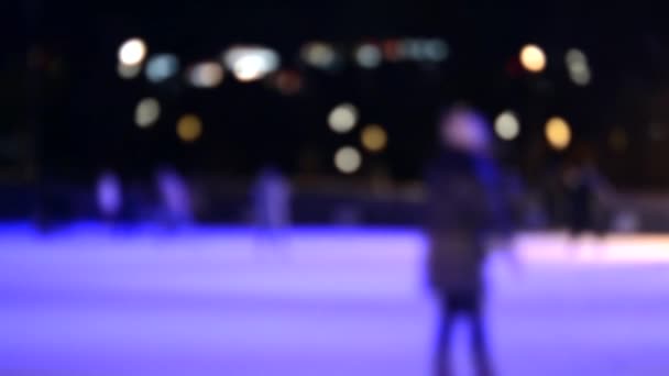 Verschwommener Abstrakter Hintergrund Viele Menschen Laufen Der Winternacht Auf Einer — Stockvideo