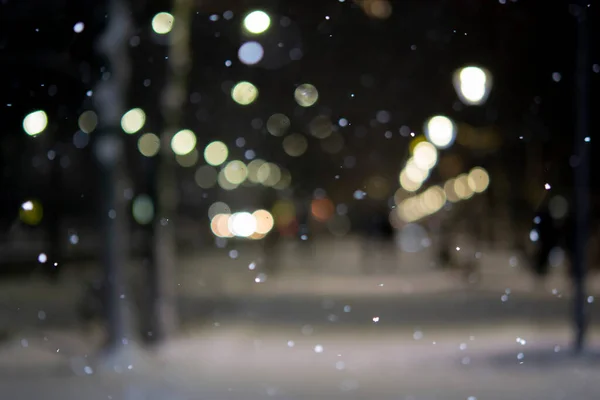 Θολή Ιστορία Θέα Στην Πόλη Φώτα Χιόνι Που Πέφτει Νύχτα — Φωτογραφία Αρχείου