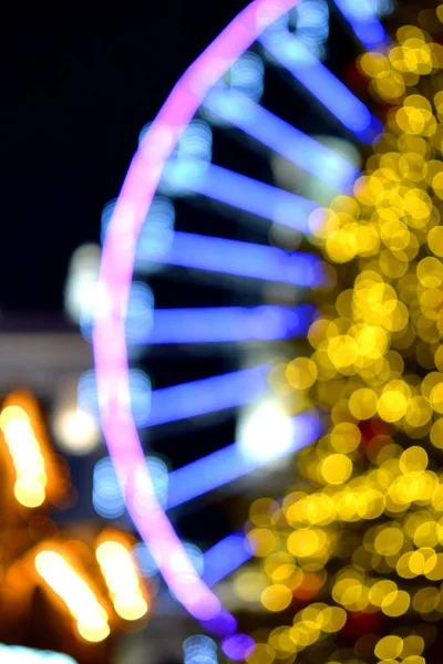 Rueda Ferris Decorada Con Iluminación Azul Gran Árbol Navidad Decorado — Foto de Stock