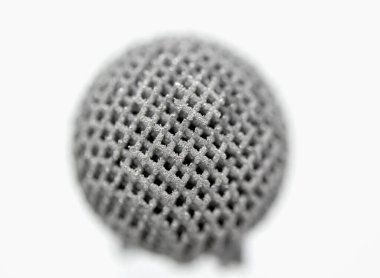 Metal makro için 3D yazıcıya basılmış nesnenin yüzeyi. Metal tozundan 3D yazıcıya basılmış modelin yakın görüntüsü. Yeni modern, doğru katkı teknolojileri. 3D baskı teknolojisi modelleme