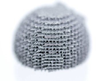 Metal makro için 3D yazıcıya basılmış nesnenin yüzeyi. Metal tozundan 3D yazıcıya basılmış modelin yakın görüntüsü. Yeni modern, doğru katkı teknolojileri. 3D baskı teknolojisi modelleme