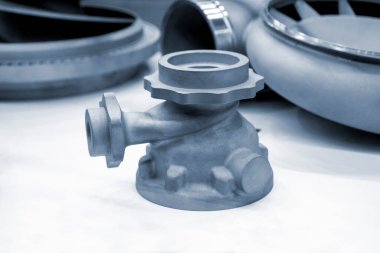 Metal için 3D yazıcıya basılmış nesne. Metal tozundan 3D yazıcıya basılmış modelin yakın görüntüsü. Yeni modern, doğru katkı teknolojileri. 3D baskı teknolojisi modelleme