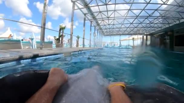 Odessa Ukraine September 2022 Ein Mädchen Schwimmt Mit Delfinen Und — Stockvideo