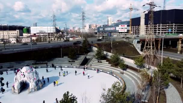 Kiew Ukraine Januar 2022 Eisbahn Unter Freiem Himmel Straßenbrücke Und — Stockvideo