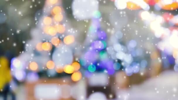 Açık Havada Soyut Bulanık Arka Plan Noel Ağaçları Parlak Çelenkler — Stok video