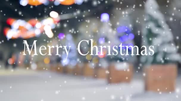 Palavras Feliz Natal Fundo Turvo Árvores Natal Uma Rua Decorada — Vídeo de Stock