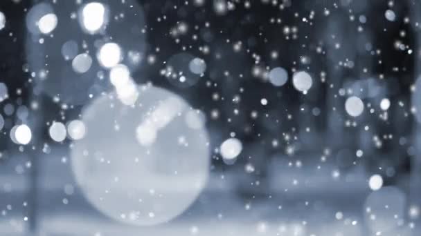 摘要冬季降雪时 夜市街道背景模糊 灯火通明 大的白色雪峰点 降雪的背景 循环无缝动画背景 — 图库视频影像