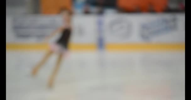 Eiskunstlauf Wettbewerb Für Kinder Wettbewerbe Eiskunstlauf Kinder Kinder Messen Sich — Stockvideo
