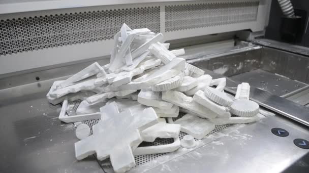 Objecten Modellen Gedrukt Industriële Printer Van Wit Plastic Poeder Het — Stockvideo