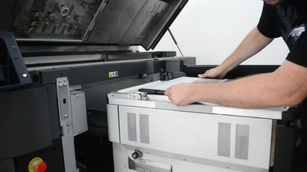 Worker Closes Lid Working Camera Printer Large Industrial Printer Printing — Stock Video