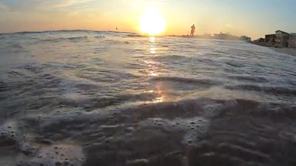 Zee Golf Rollende Het Zandstrand Van Zee Kust Zonsondergang Zonsondergang — Stockvideo