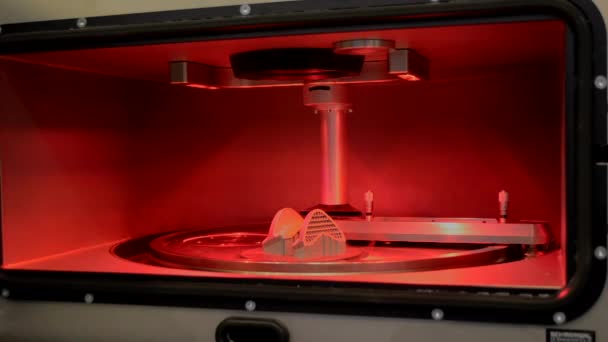 프린터가 프린터의 실에서 분말로 모델이다 프린터로 만들어 물체입니다 선택적 레이저녹이는 — 비디오