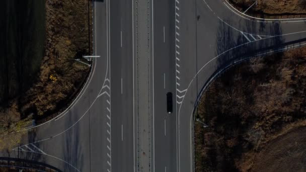 Autos Fahren Einem Sonnigen Herbsttag Über Die Autobahn Blick Auf — Stockvideo
