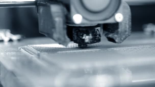 Pencetak Pencetak Mencetak Close Plastik Cair Mengalir Keluar Dari Extruder — Stok Video
