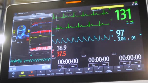 Σύγχρονη Παρακολούθηση Ασθενών Ηλεκτρονικό Health Monitor Εμφανίζει Ιατρικούς Δείκτες Και — Αρχείο Βίντεο