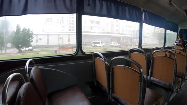 Vista Desde Ventana Del Autobús Movimiento Diferentes Edificios Ciudad Ventana — Vídeo de stock