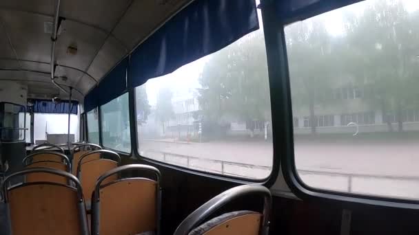 Blick Aus Dem Fenster Eines Fahrenden Busses Verschiedene Gebäude Der — Stockvideo