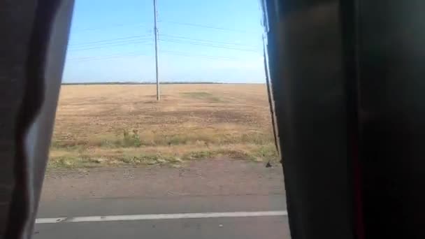 Vista Janela Autocarro Vista Dos Campos Árvores Céu Azul Estrada — Vídeo de Stock