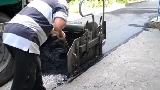 Workers Shoveling Asphalt Mix Asphalt Paving Machine Paver Paving Machine — Stock Video