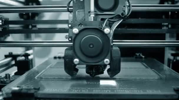 Tiskárna Tisk Tiskáren Zblízka Roztavený Plast Vytékající Extruderu Tvořící Prototyp — Stock video