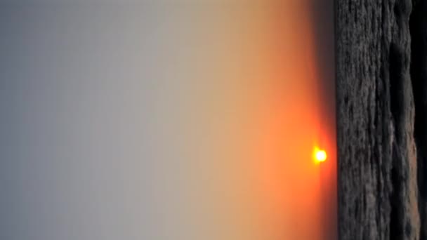Východ Slunce Úsvit Moři Vycházející Slunce Nad Vlnícími Vlnami Pomerančové — Stock video
