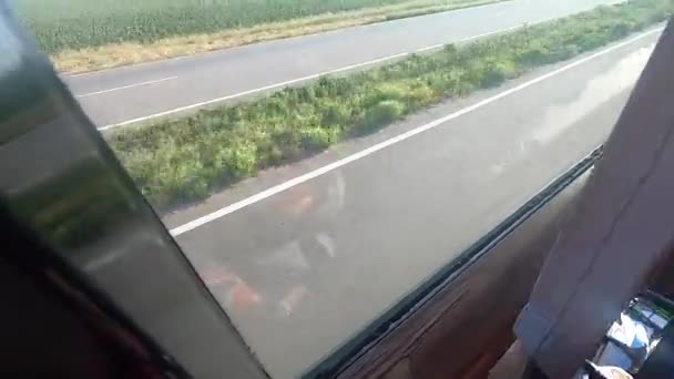 Otobüs Penceresinden Bak Tarlaları Ağaçları Mavi Gökyüzünü Hareket Halindeki Bir — Stok video