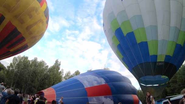 Bila Tserkva Ucraina Agosto 2021 Molte Persone Guardano Mongolfiera Gonfiatio — Video Stock