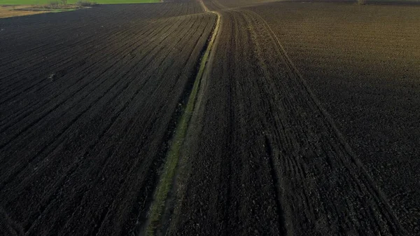 Landschaft Aus Umgepflügtem Land Auf Einem Landwirtschaftlichen Feld Einem Sonnigen — Stockfoto