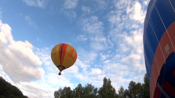 Bila Tserkva Ukraina Augusti 2021 Luftballongstart Ballongflygning Nära Annan Varmluftsballong — Stockvideo