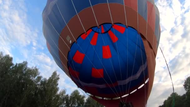 Füllen Großen Blauen Roten Ballon Heißluft Aus Brennenden Gasflammen Aerostat — Stockvideo