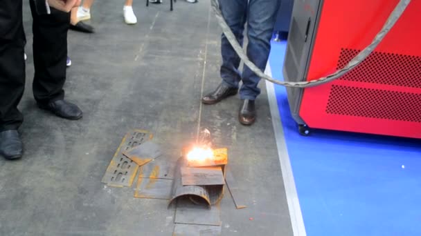 Metal Lazer Temizliği Endüstriyel Lazer Pasları Temizliyor Metal Yüzeydeki Pasın — Stok video
