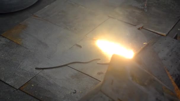 레이저 산업용 레이저가 금속녹을 청소하고 레이저 빔으로 표면의 산업적으로 레이저 — 비디오