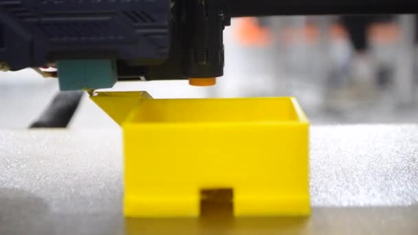 溶融プラスチックのクローズアップと3Dプリンタ上の抽象オブジェクト印刷 3Dプリンタの印刷モデル溶融プラスチック 3Dプロトタイピング 3Dデザイン 付加プリンタ技術 新しい近代的な印刷技術 — ストック動画