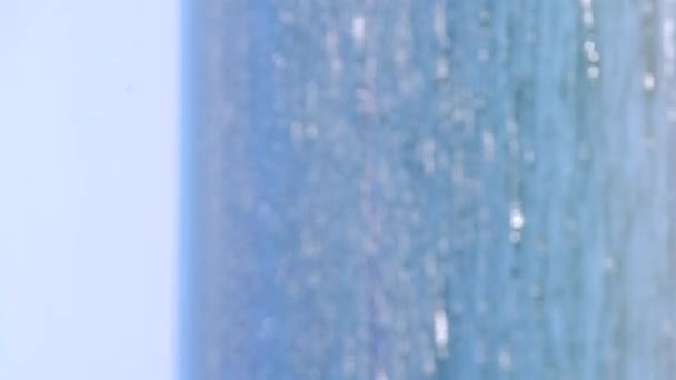 Vista Abstracta Mar Azul Olas Manchas Bokeh Blanco Ondulaciones Agua — Vídeos de Stock
