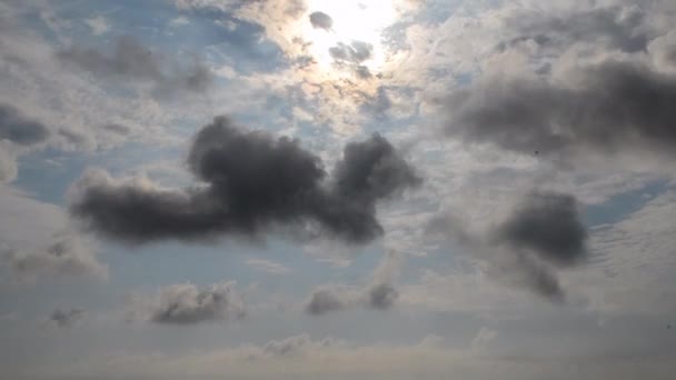 Fast Moving Clouds Blue Sky Sunny Day Small Dark Storm — Vídeo de Stock