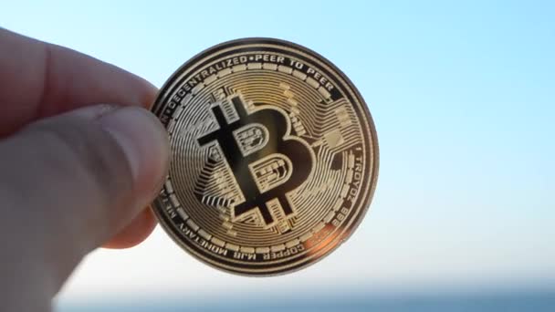 Bitcoin Coin Close Person Holding Bitcoin Coin Hand Background Blue — стоковое видео