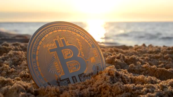 Bitcoin Bts Coin Sand Sea Waves Sandy Beach Sea Coast — Vídeo de stock