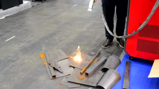 Limpeza Laser Metal Remoção Industrial Ferrugem Superfície Metal Com Feixe — Vídeo de Stock