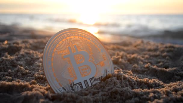 Bitcoin Bts Coin Sand Sea Waves Sandy Beach Sea Coast — Αρχείο Βίντεο